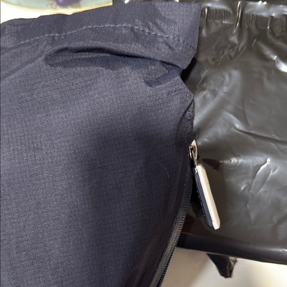 Superdry Windbreaker Jacket with Athletic Fit and Weather-Resistant Fabric - Picture 8 of 8